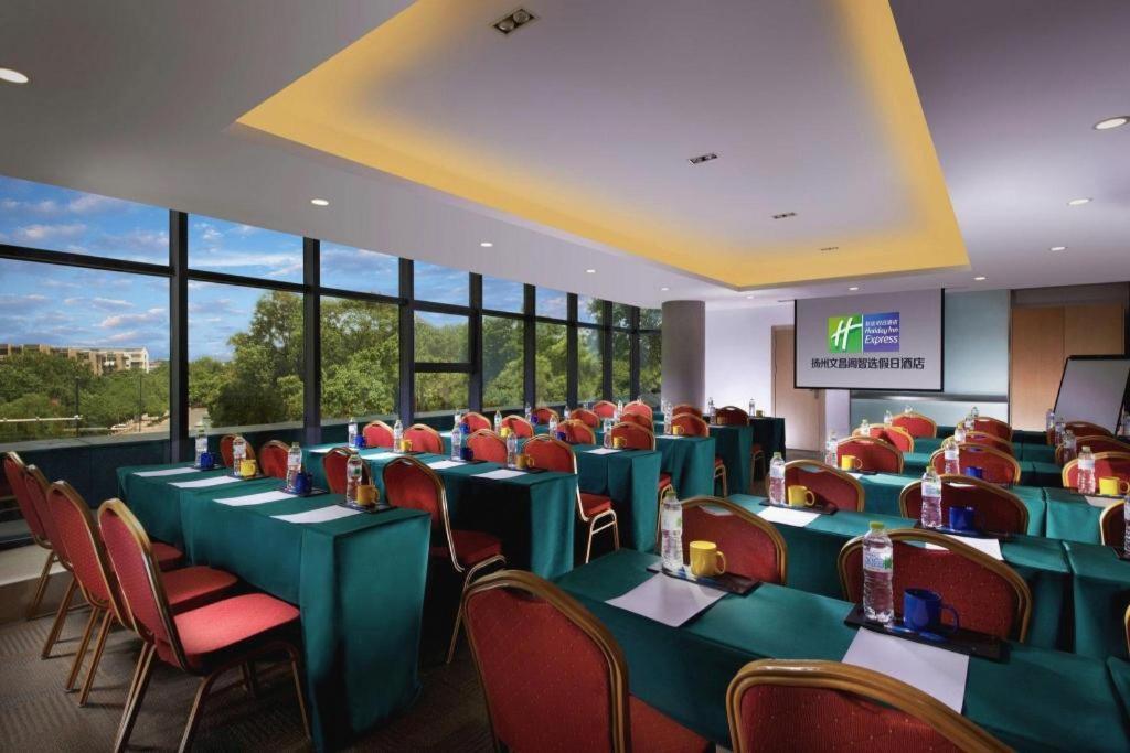 Holiday Inn Express Yangzhou City Center By Ihg Екстер'єр фото