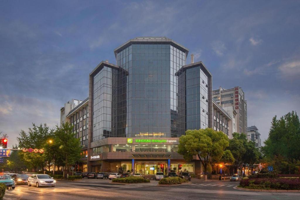 Holiday Inn Express Yangzhou City Center By Ihg Екстер'єр фото
